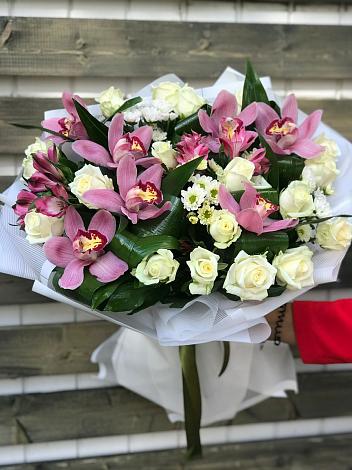 Букет цветов из: Розы и Хризантемы в Московском