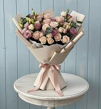 Букет цветов из:  Розы и Лизиантусы в Московском