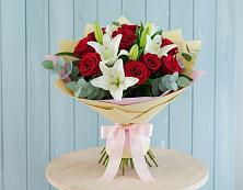 Букет цветов из:  Лилии и Розы в Московском