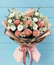 Букет цветов из:  Розы, Альстромерии и Лизиантусы в Московском