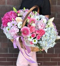 Композиция солнечный день в Московском Цветочная композиция из Розы, Хризантемы, Пионы и Лизиантусы в корзине в Московском