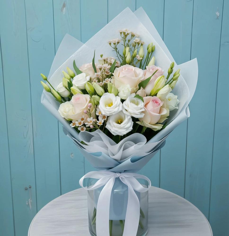 Букет цветов из: Розы и Лизиантусы в Московском