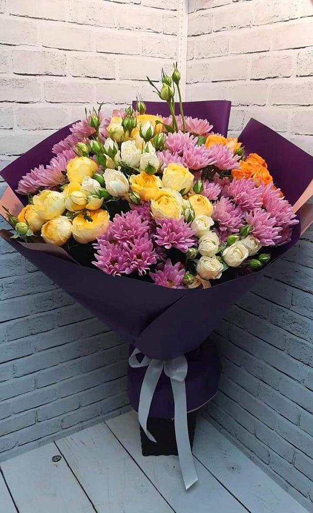 Букет цветов из: Хризантемы и Розы в Московском