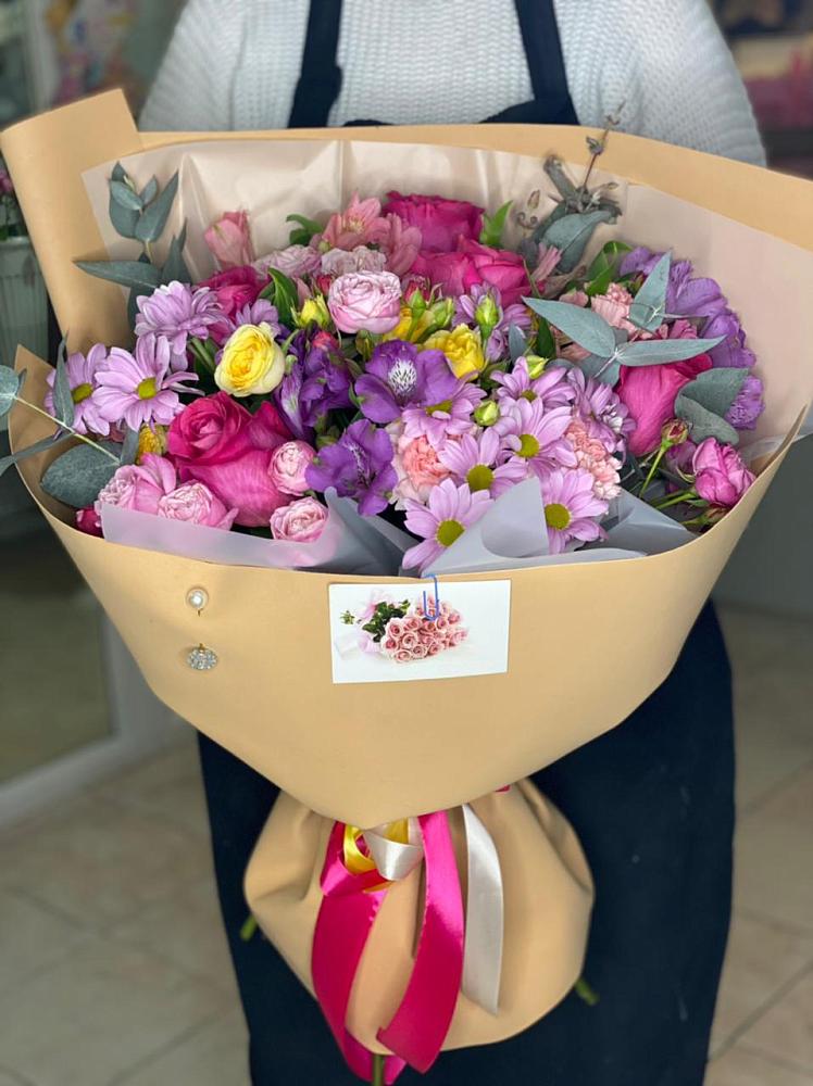 Букет цветов из: Хризантемы, Гвоздики и Альстромерии в Московском