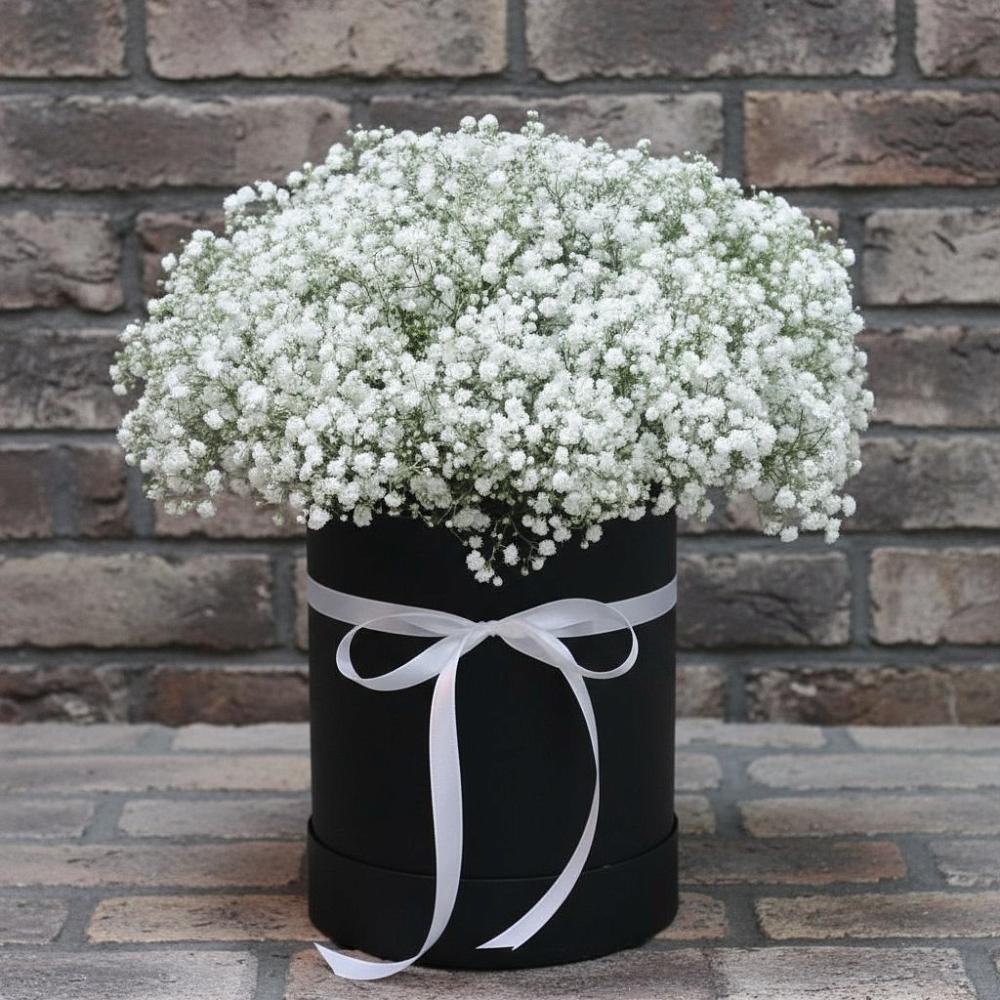 Цветочная композиция из Гипсофила в шляпной коробке в Московском