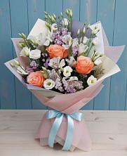 Букет цветов из:  Лизиантусы, Розы, Альстромерии и Гипсофила в Московском