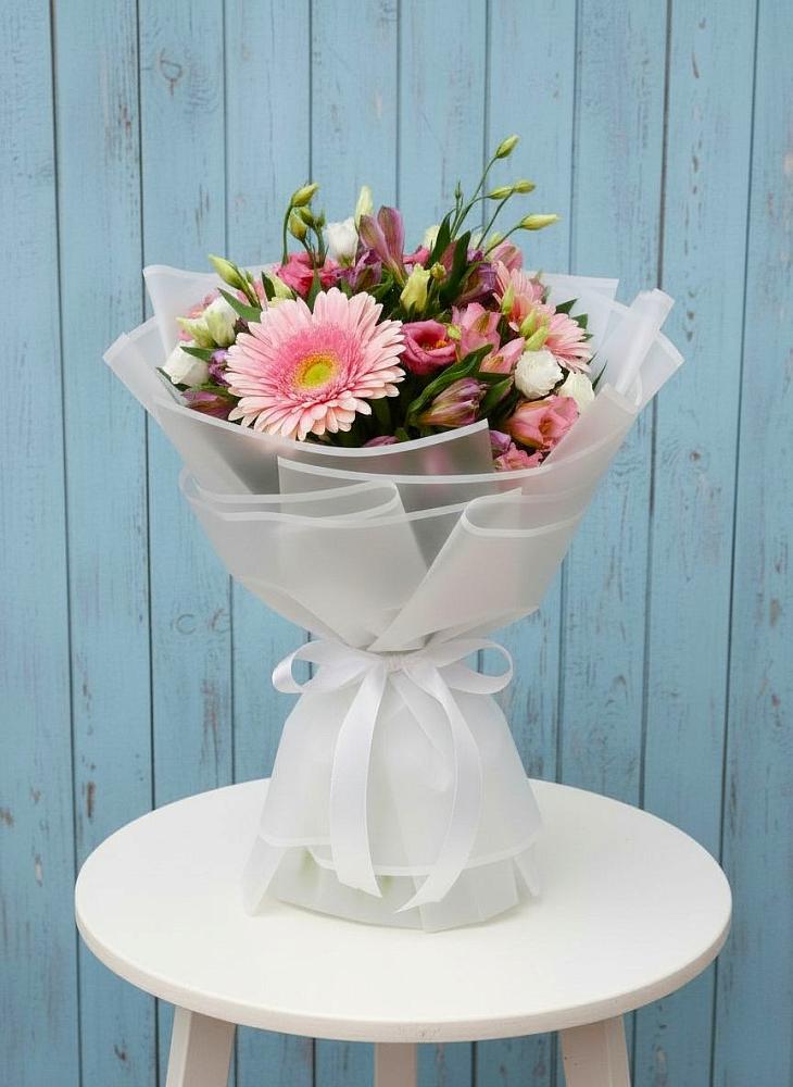 Букет цветов из: Герберы, Альстромерии и Лизиантусы в Московском