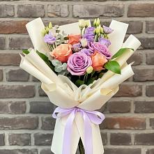 Букет цветов из:  Лизиантусы и Розы #REPLACE_PRED# Московском