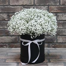 Цветочная композиция из Гипсофила в шляпной коробке в Московском