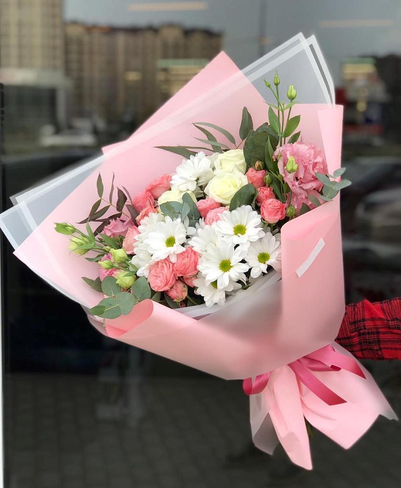 Букет нежный в Московском Букет цветов из: Розы, Лизиантусы и Хризантемы в Московском