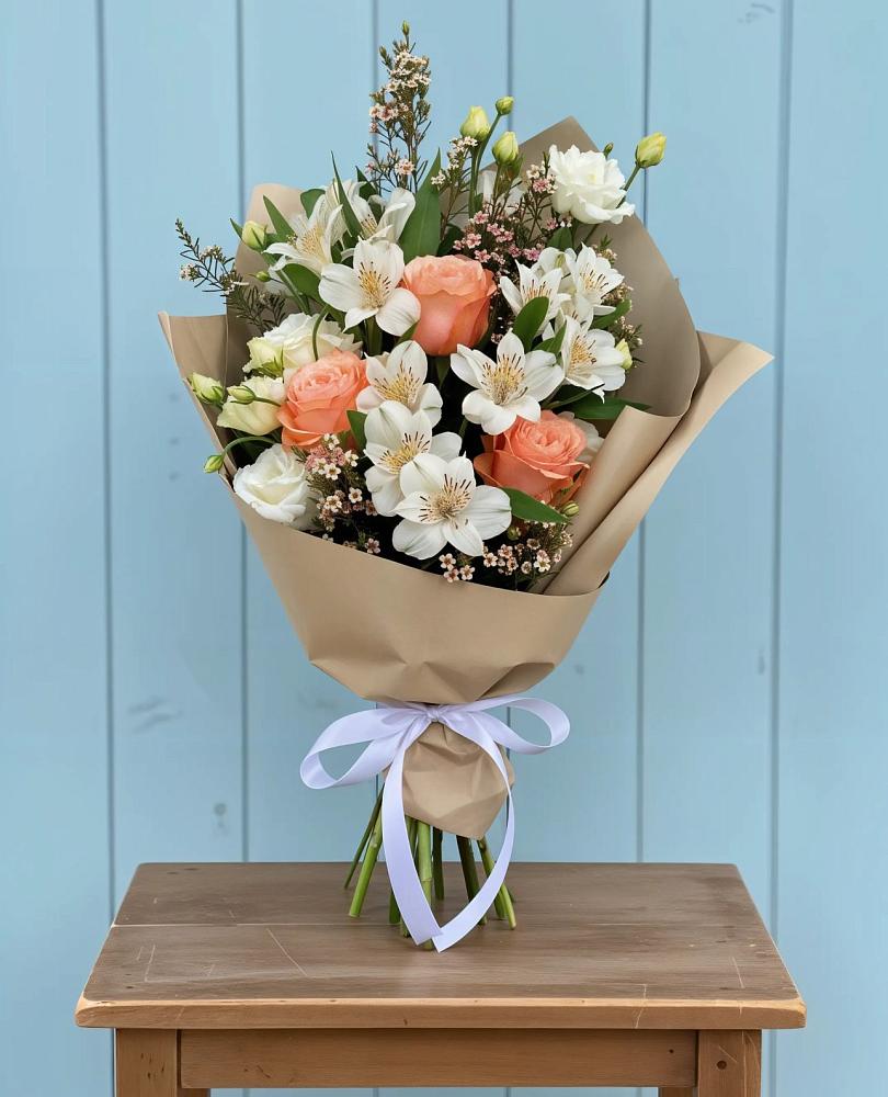 Букет цветов из: Альстромерии, Лизиантусы, Розы и Хризантемы в Московском